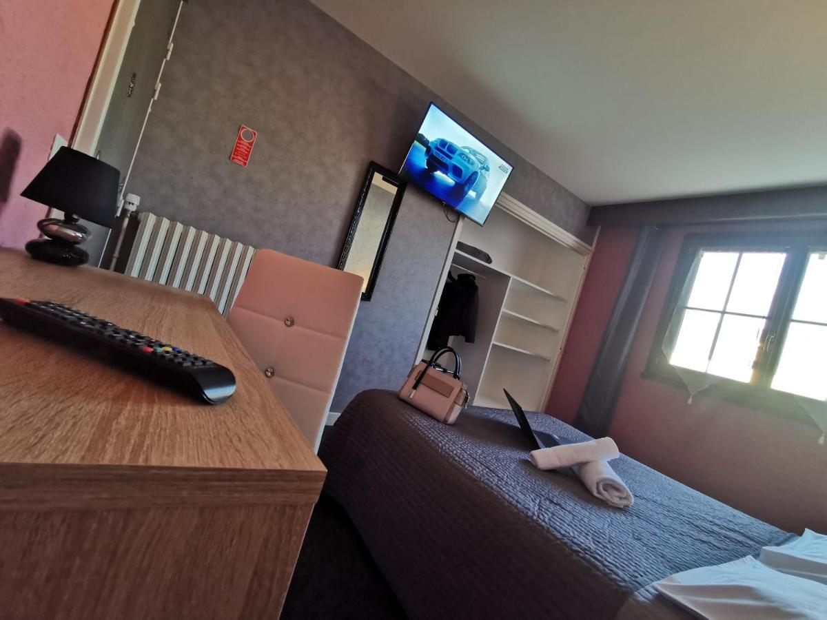 La Vieille Ferme Hotell Les Ancizes-Comps Exteriör bild